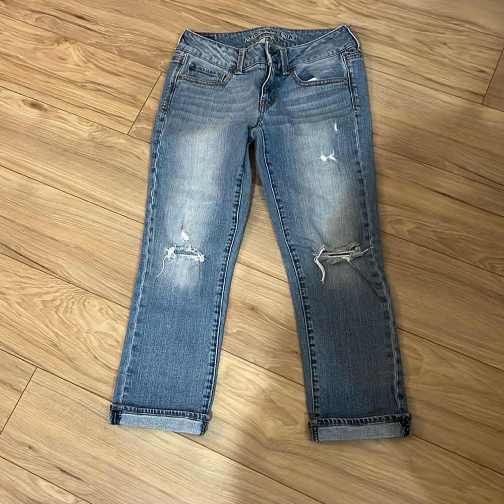 Women’s American Eagle distressed Capri jeans size 4